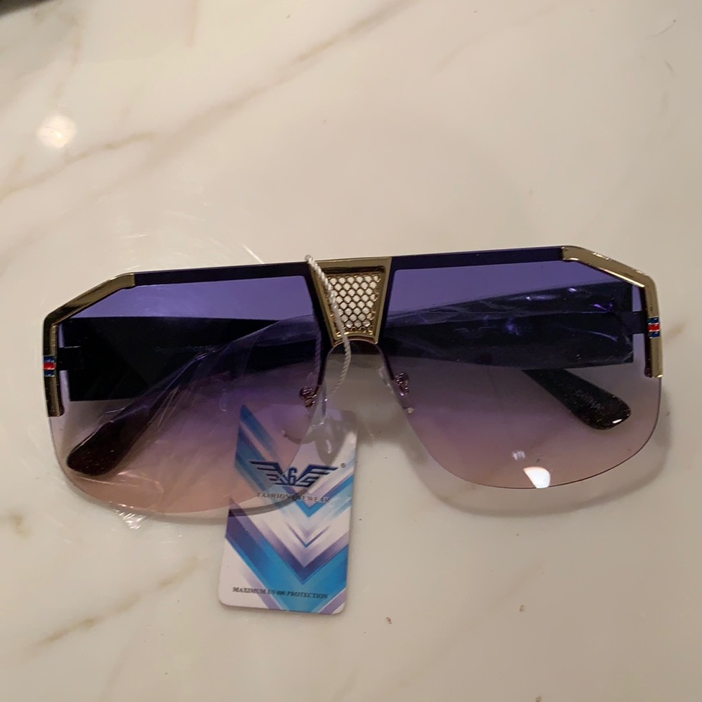 NWT FASHION EYEWEAR SUNGLASSES!